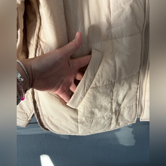 Amazon | puffer | cream | trendy | lightweight | packable | jacket | L - Picture 6 of 10